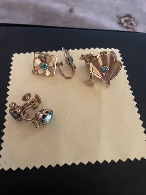 Vintage Gold-Tone Blue Crystal Floral Clip-On Earrings Set